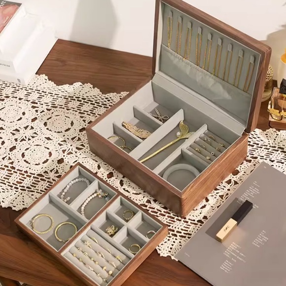 Walnut wood jewelry box - 2 layers - Picture 6 of 6